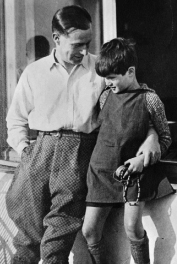Konrad Wolf, 1929 mit seinem Vater
